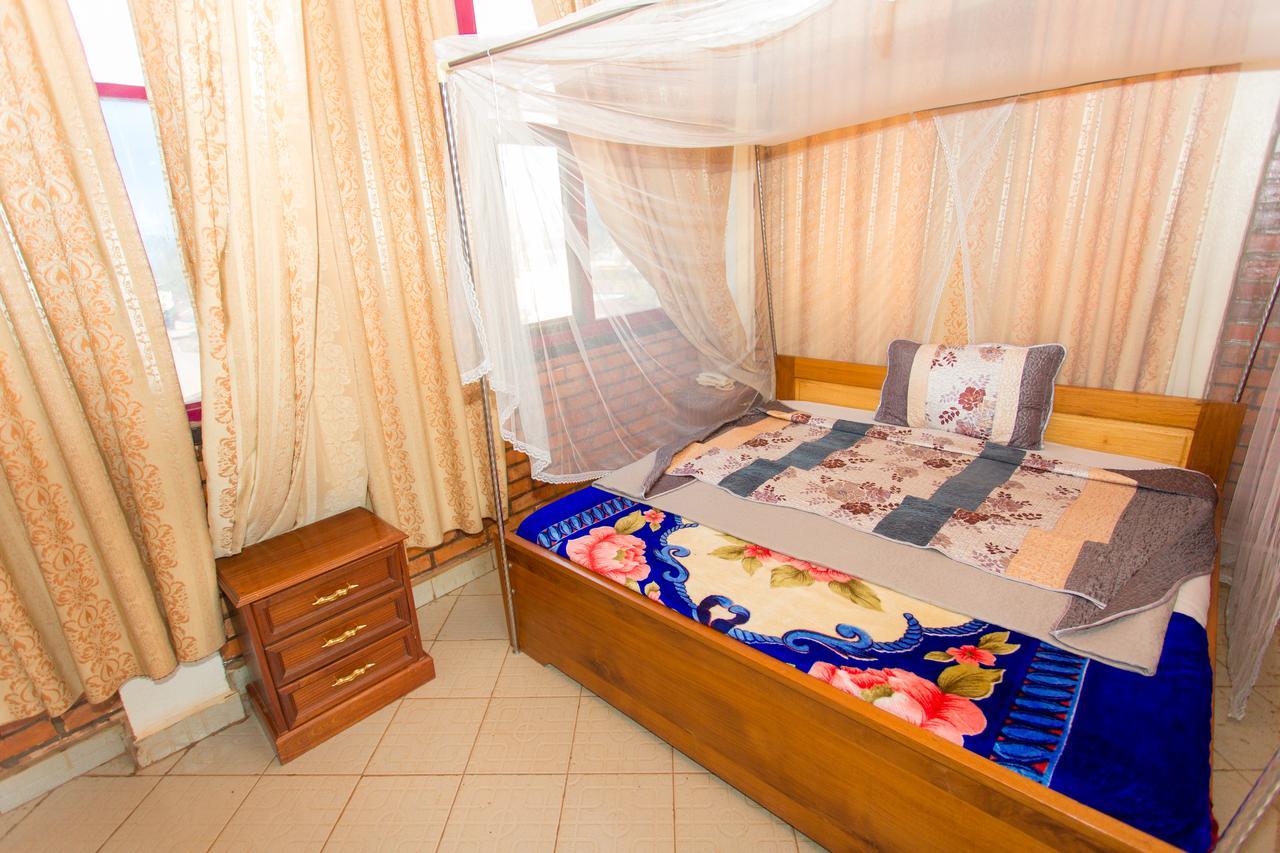 Heart Land Hotel Кигали Экстерьер фото